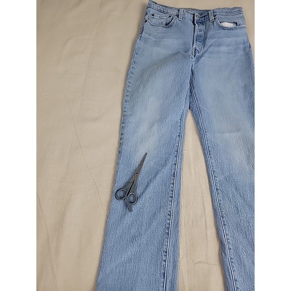 Levis 501 Jeans Mens 28x28 * Button Fly Light Blue Mid Rise Stretch Distressed - Picture 7 of 16